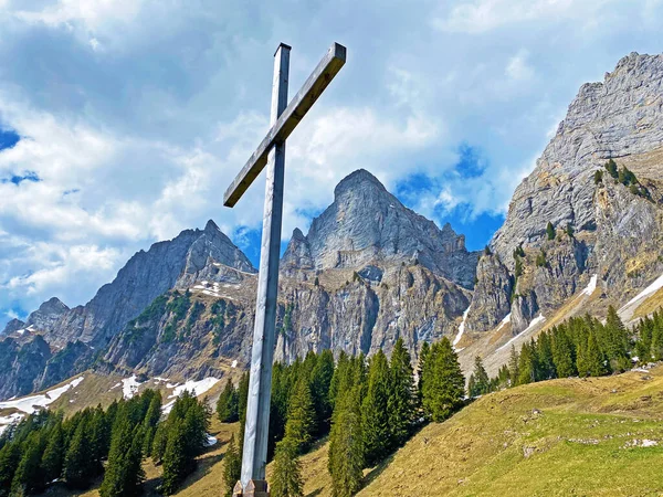 Gran Crucifijo Mirador Alp Tschunglabelow Cordillera Churfirsten Walenstadtberg Cantón Gallen — Foto de Stock