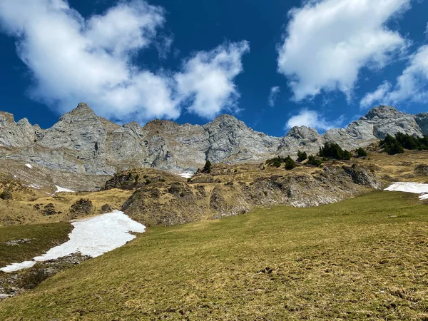 Obertoggenburg bölgesi ile Walensee Gölü - İsviçre 'nin St. Gallen Kantonu (Schweiz)