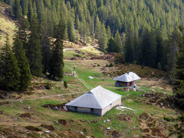 Arquitectura Rural Tradicional Explotaciones Ganaderas Familiares Las Laderas Del Macizo — Foto de Stock