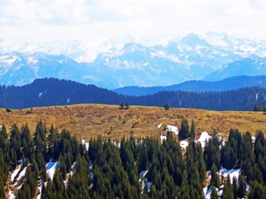 Alp Tepesi İsviçre 'nin Pilatus dağ sırasının yanında ve Emmental Alpnach' ta, Obwalden Kantonu, İsviçre (Kanton Obwalden, Schweiz)