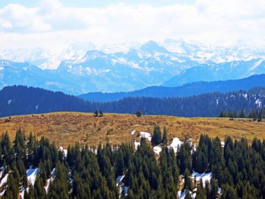 Alp Tepesi İsviçre 'nin Pilatus dağ sırasının yanında ve Emmental Alpnach' ta, Obwalden Kantonu, İsviçre (Kanton Obwalden, Schweiz)