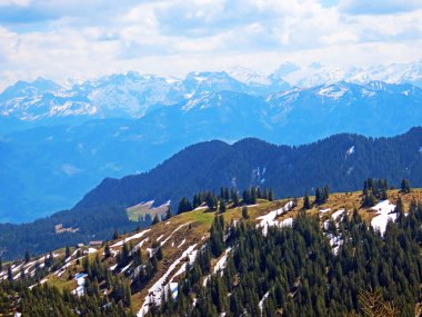 Alp Tepesi İsviçre 'nin Pilatus dağ sırasının yanında ve Emmental Alpnach' ta, Obwalden Kantonu, İsviçre (Kanton Obwalden, Schweiz)