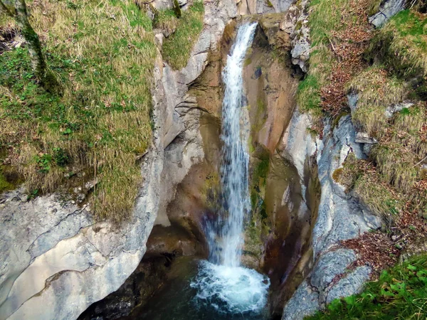 Cachoeiras Cascatas Riacho Alpino Meisibach Nas Encostas Maciço Montanha Pilatus — Fotografia de Stock