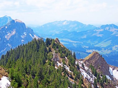 İsviçre 'nin Pilatus dağlarında Schimberig ve Risetestock tepelerinde ve Emmental Alpler, Alpnach - Obwalden Kantonu, İsviçre (Kanton Obwalden, Schweiz)