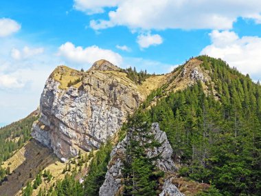 İsviçre 'nin Pilatus sıradağlarında Blaue Attse' nin Alpnach, Obwalden Kantonu (Kanton Obwalden, Schweiz)