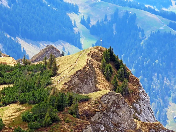 スイスのピラタス山脈とメンタルアルプスのブルートースのアルパインピーク アルパチ スイス オブヴァルデンのカントン カントン オブヴァルデン スイス — ストック写真