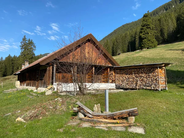 Traditionelle Ländliche Architektur Und Familienbetriebe Den Hängen Des Pilatus Massivs — Stockfoto