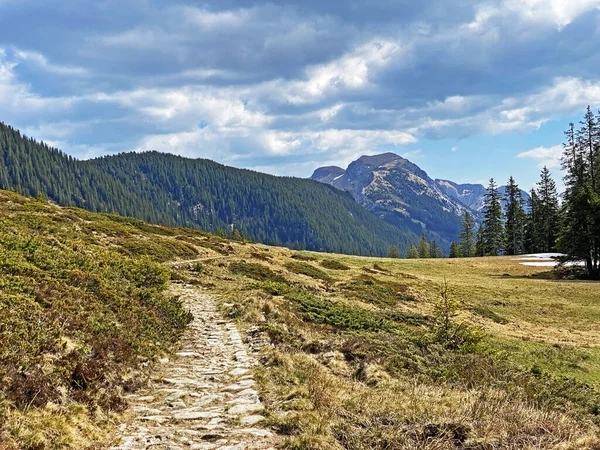 Trails for walking, hiking, sports and recreation on the slopes of the Pilatus massif and in the alpine valleys at the foot of the mountain, Alpnach - Canton of Obwalden, Switzerland (Kanton Obwalden, Schweiz)