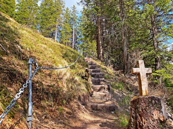 Trails for walking, hiking, sports and recreation on the slopes of the Pilatus massif and in the alpine valleys at the foot of the mountain, Alpnach - Canton of Obwalden, Switzerland (Schweiz)