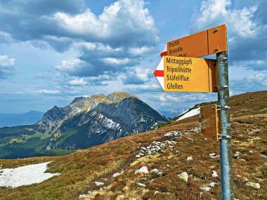 Pilatus dağ sırasının tepe ve yamaçlarında ve Emmental Alpler, Alpnach - Obwalden Kantonu, İsviçre (Kanton Obwalden, Schweiz)