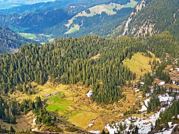 Ranní Jarní Atmosféra Posledními Zbytky Zimy Sněhu Svazích Pohoří Pilatus — Stock fotografie