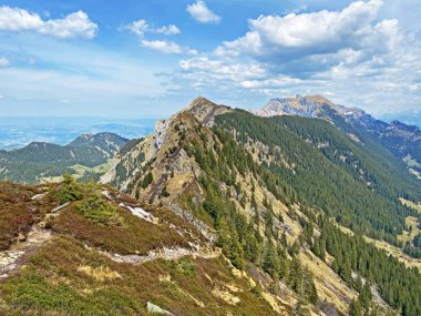İsviçre 'nin Pilatus ve Alpnach dağlarındaki dağlık dağlarda Obwalden Kantonu (Kanton Obwalden, Schweiz)