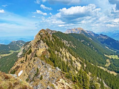 İsviçre 'nin Pilatus ve Alpnach dağlarındaki dağlık dağlarda Obwalden Kantonu (Kanton Obwalden, Schweiz)