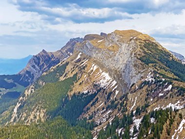 İsviçre 'nin Pilatus ve Alpnach dağlarındaki dağlık dağlarda Obwalden Kantonu (Kanton Obwalden, Schweiz)