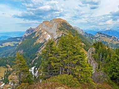 İsviçre 'nin Pilatus ve Alpnach dağlarındaki dağlık dağlarda Obwalden Kantonu (Kanton Obwalden, Schweiz)