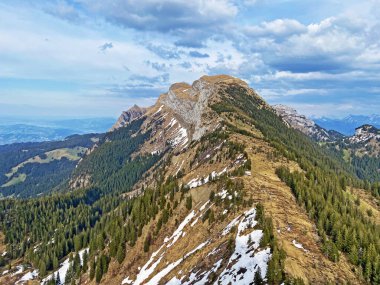 İsviçre 'nin Pilatus ve Alpnach dağlarındaki dağlık dağlarda Obwalden Kantonu (Kanton Obwalden, Schweiz)