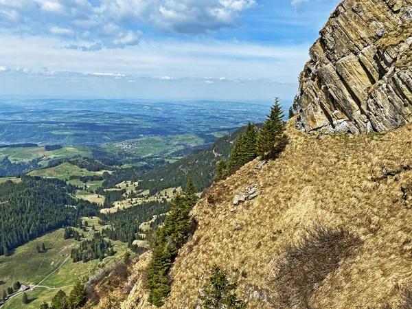 นและห นในเท อกเขา Pilatus สและในเท อกเขา Emmental แคนต นของ Obwalden — ภาพถ่ายสต็อก
