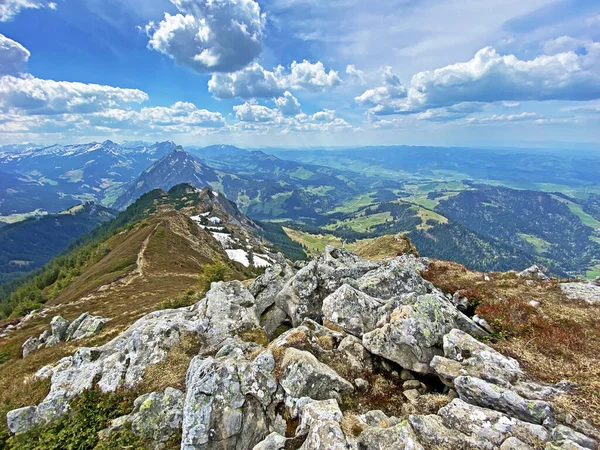 スイスのピラタス山脈とメンタルアルプスの高山の山頂 アルプバッハ オバルデン州 スイス カントン オバルデン スイス — ストック写真