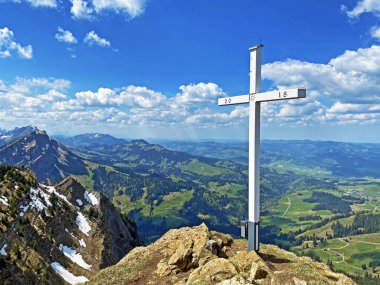 İsviçre 'nin Pilatus sıradağlarında Blaue Attse' nin Alpnach, Obwalden Kantonu (Kanton Obwalden, Schweiz)