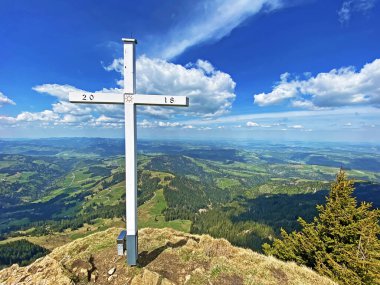 İsviçre 'nin Pilatus sıradağlarında Blaue Attse' nin Alpnach, Obwalden Kantonu (Kanton Obwalden, Schweiz)