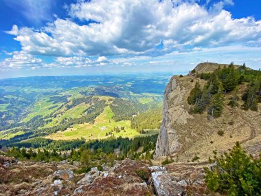 İsviçre 'nin Pilatus sıradağlarında Blaue Attse' nin Alpnach, Obwalden Kantonu (Kanton Obwalden, Schweiz)