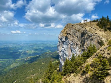 İsviçre 'nin Pilatus sıradağlarında Blaue Attse' nin Alpnach, Obwalden Kantonu (Kanton Obwalden, Schweiz)