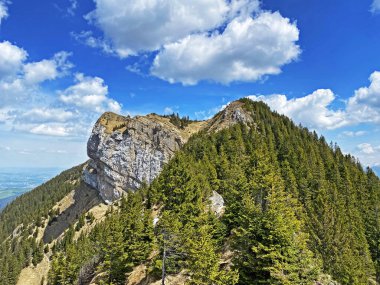 İsviçre 'nin Pilatus sıradağlarında Blaue Attse' nin Alpnach, Obwalden Kantonu (Kanton Obwalden, Schweiz)