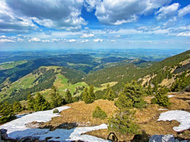 İsviçre 'nin Pilatus sıradağlarında Blaue Attse' nin Alpnach, Obwalden Kantonu (Kanton Obwalden, Schweiz)