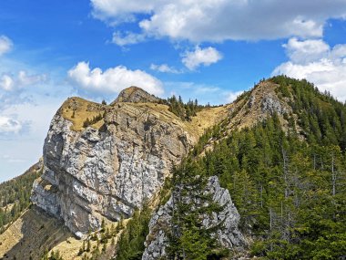 İsviçre 'nin Pilatus sıradağlarında Blaue Attse' nin Alpnach, Obwalden Kantonu (Kanton Obwalden, Schweiz)