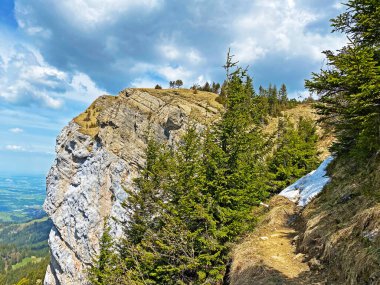 İsviçre 'nin Pilatus sıradağlarında Blaue Attse' nin Alpnach, Obwalden Kantonu (Kanton Obwalden, Schweiz)