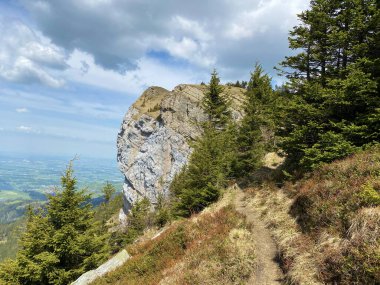 İsviçre 'nin Pilatus sıradağlarında Blaue Attse' nin Alpnach, Obwalden Kantonu (Kanton Obwalden, Schweiz)