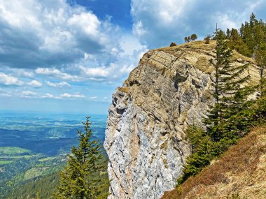 İsviçre 'nin Pilatus sıradağlarında Blaue Attse' nin Alpnach, Obwalden Kantonu (Kanton Obwalden, Schweiz)