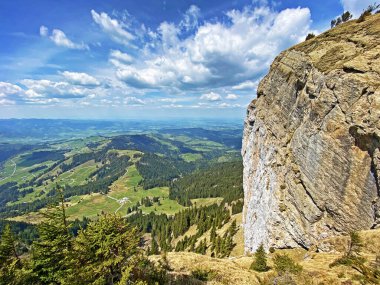 İsviçre 'nin Pilatus sıradağlarında Blaue Attse' nin Alpnach, Obwalden Kantonu (Kanton Obwalden, Schweiz)