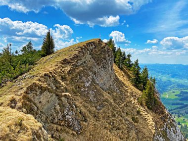 İsviçre 'nin Pilatus sıradağlarında Blaue Attse' nin Alpnach, Obwalden Kantonu (Kanton Obwalden, Schweiz)