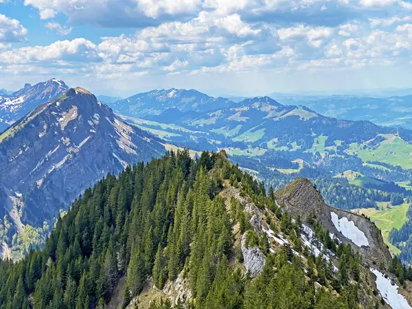 アルプス山脈とピラタス山脈の西 アルプバッハ オバルデン州 スイスのカントン カントン オバルデン スイス — ストック写真