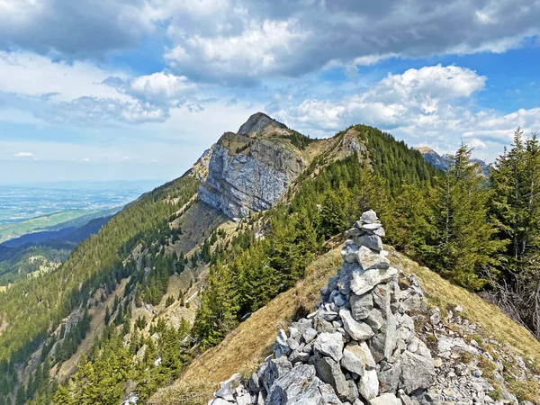 ยอดเขาอ ลไพน ของร สเทสท อคในเท อกเขา Pilatus สและในเท อกเขา Emmental — ภาพถ่ายสต็อก