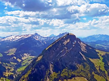 Schimberig 'in Alp Dağları' nda ve Pilatus Dağları 'nın batısında Alpnach, Obwalden Kantonu, İsviçre (Kanton Obwalden, Schweiz)