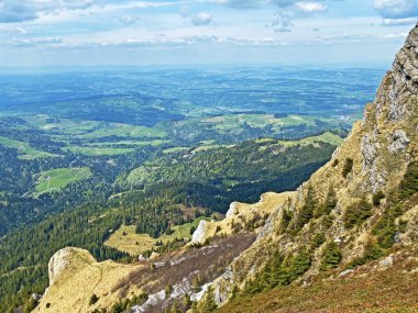 İsviçre 'nin Pilatus dağ sırasındaki Staefeliflue veya Stafeliflue tepesinden ve Emmental Alpnach, Obwalden Kantonu, İsviçre (Kanton Obwalden, Schweiz)