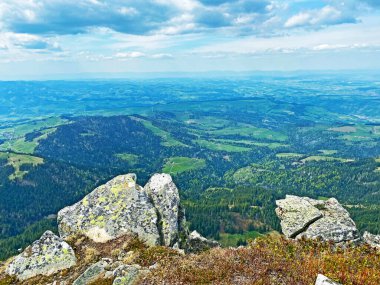 İsviçre 'nin Pilatus dağ sırasındaki Staefeliflue veya Stafeliflue tepesinden ve Emmental Alpnach, Obwalden Kantonu, İsviçre (Kanton Obwalden, Schweiz)