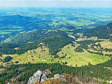 İsviçre 'nin Pilatus dağ sırasındaki Staefeliflue veya Stafeliflue tepesinden ve Emmental Alpnach, Obwalden Kantonu, İsviçre (Kanton Obwalden, Schweiz)