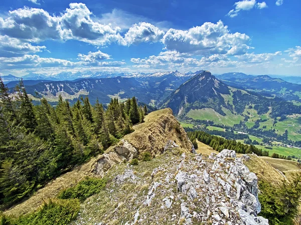 Piękny Widok Alpejskiego Szczytu Risetestock Szwajcarskim Pasmie Górskim Pilatus Alpach — Zdjęcie stockowe