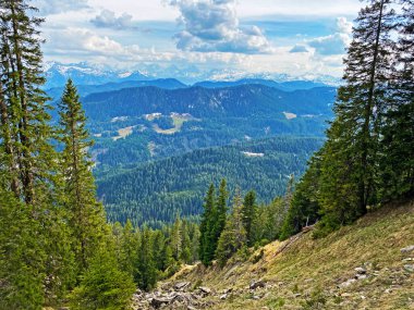 İsviçre 'nin Pilatus dağlarındaki Rottosse tepesinden ve Emmental Alpler, Alpnach - Obwalden Kantonu, İsviçre (Kanton Obwalden, Schweiz)