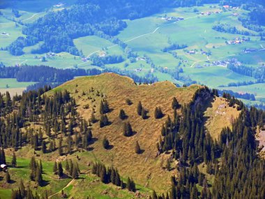 Eigental Vadisi üzerindeki Alp dağı tepesi Raegeflueeli / Ragenflueli veya Regenflueli, Eigenthal - Lucerne Kantonu, İsviçre (Kanton Luzern, Schweiz)