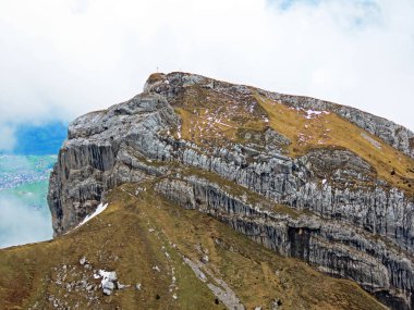 İsviçre 'nin Pilatus sıradağlarında Matthorn' un Alpnach, Obwalden Kantonu (Kanton Obwalden, Schweiz)