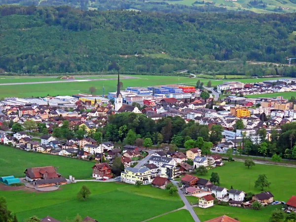 Insediamento Alpnach Dorf Nella Valle Del Lago Alpnachersee Sotto Massiccio — Foto Stock