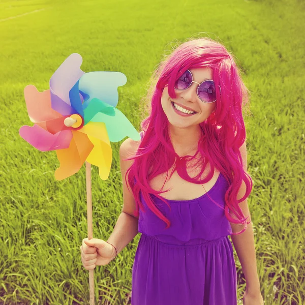 Happy woman in pink wig — Stock Photo, Image