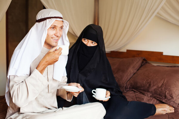 muslim couple drinking tea