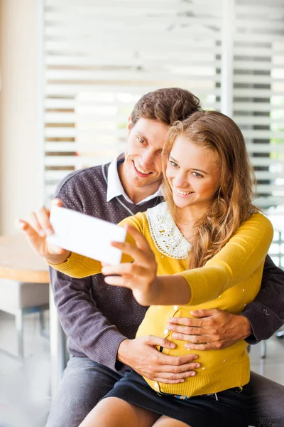 Marido y mujer embarazada — Foto de Stock