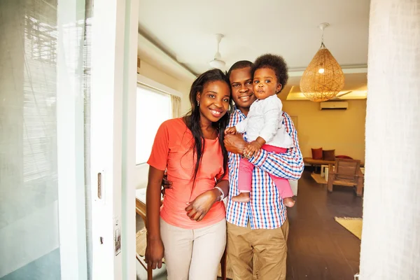 Glückliche afrikanische Familie — Stockfoto