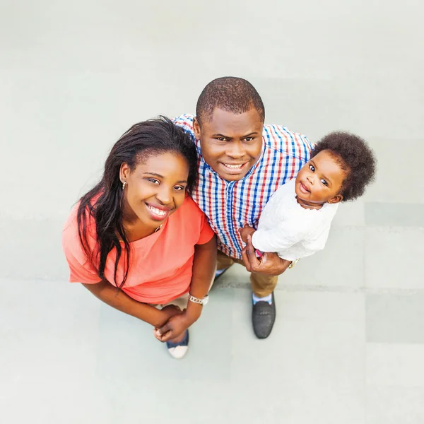 ครอบครัวแอฟริกันที่น่ารักของสาม — ภาพถ่ายสต็อก